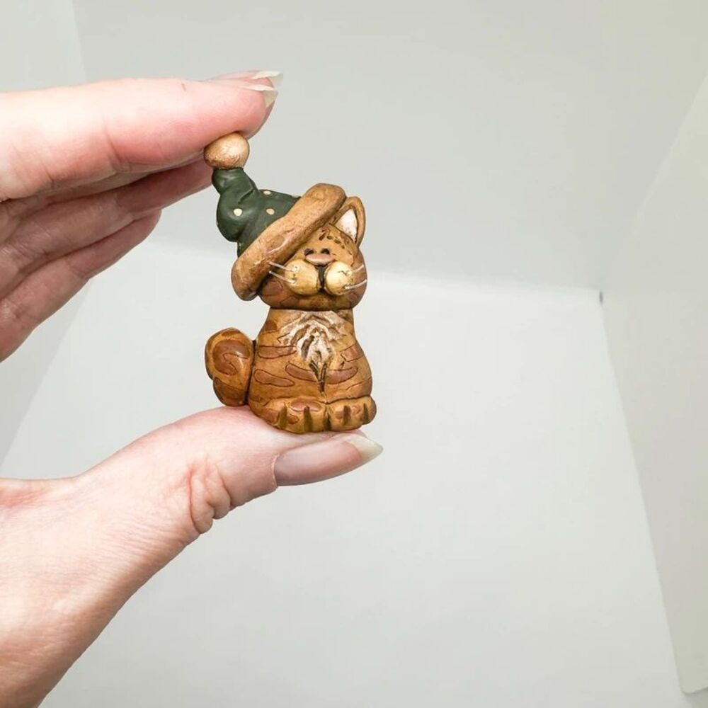 Vintage Blossom Bucket Tabby Cat Pin Brooch Hat Winter